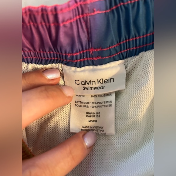 Men’s size Large Calvin Klein swimsuit - Picture 3 of 4